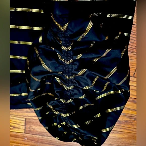 RARE vintage Tahari 80’s style black silk top with amazing ruched puff sleeves - Picture 2 of 9